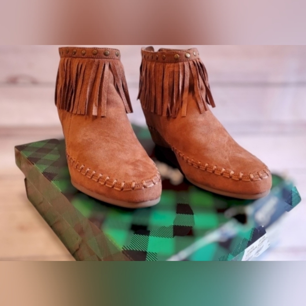 NWB Arizona Jeans Company Mocassin Booties - Picture 4 of 9